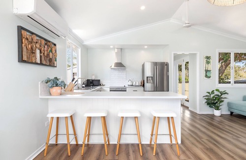 Toogoom Villa | Villa Sunshine - Pet Friendly Fully Air conditioned