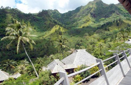 Papeto'ai Villa | VILLA TA'URA. In a gated residence. Spectacular panoramic views. Close to Beach.
