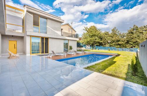 Tbilisi Villa | Villa Tabori Hill - Modern 7BR Villa near Old Tbilisi