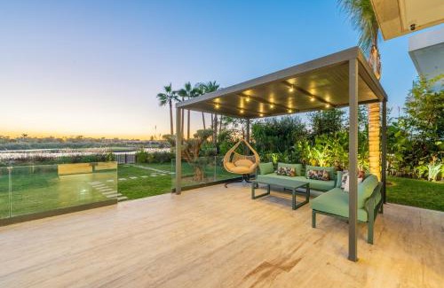 El Makina Villa | Villa Talia, Luxury Stay, Golf & Lake View