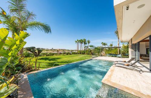 El Makina Villa | Villa Talia, Luxury Stay, Golf & Lake View