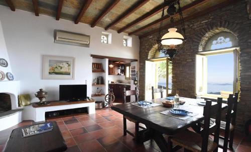 Arnados Apartment | Villa theassis