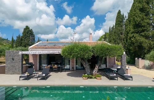 Gouvia Villa | Villa Theolia