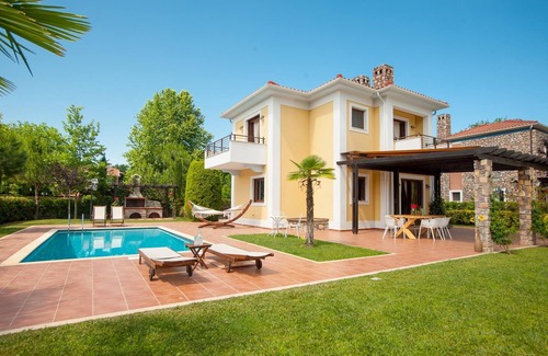 Paralia Skotinis Villa | Villa "THETIS " located in the magnificent OLYMPUS VILLAS Complex