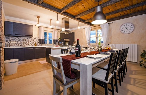 Krmed Villa | Villa Tomani - Pool, Jacuzzi, Sport Courts