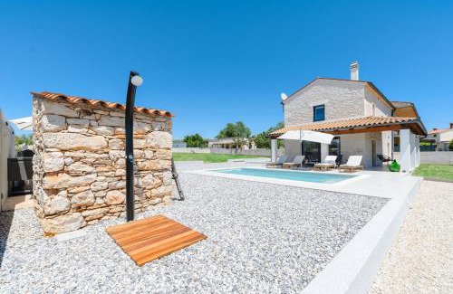 Valtura Villa | Villa Tonka