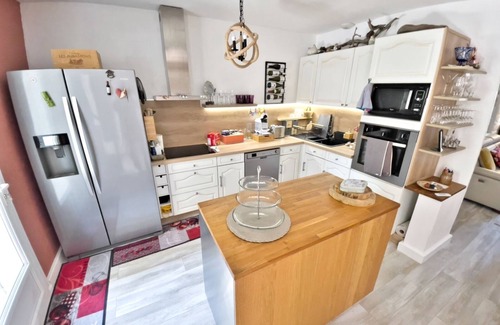 La Croix-Rouge House | Villa Tout Confort: Relaxation with Jacuzzi, Barbecue & Air Conditioning - Vacances de Rêve