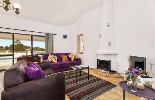 Silves Villa | Villa Tranquila ~ close to beautiful Silves~private pool ~ fast wi-fi ~ sleeps 6