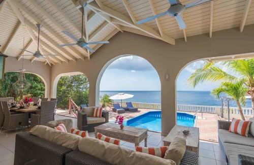 Bisento Villa | Villa Trupial is a family house with a great view over the Caribbean ocean