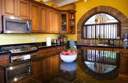 Tropaco Point Villa | Villa Tryst, Waterfront Hull Bay Beach