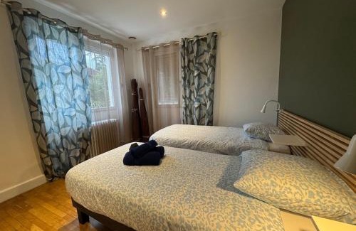 Les Poulettes Villa | Villa Twenty Fort with pool Lyon