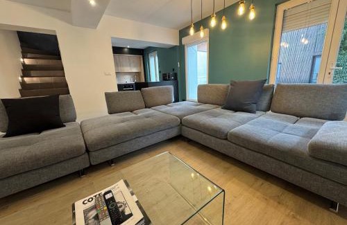 Les Poulettes Villa | Villa Twenty Fort with pool Lyon