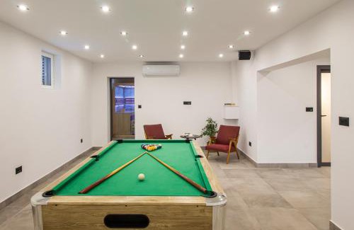Tugare House | Villa Ume - heated pool, sauna, volleyball court