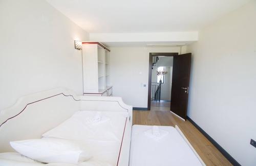 Urla Villa | Villa Urla with a large garden and a pool with sea and forest views