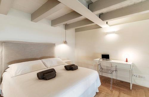 Como City Centre Apartment | Villa Valencia - The House Of Travelers