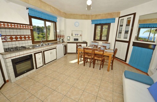 Corsano Villa | Villa Valeria con vista panoramica sul mare.