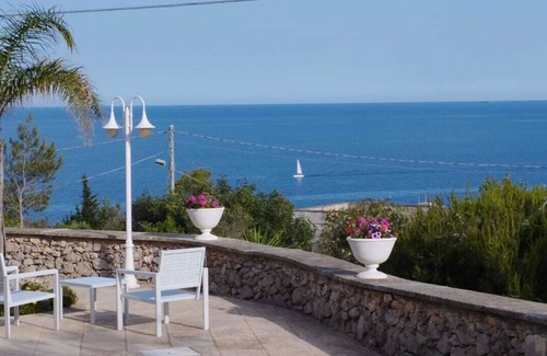 Corsano Villa | Villa Valeria con vista panoramica sul mare.