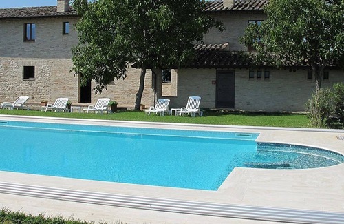 Santa Maria degli Angeli Villa | Villa Verde Luna: A characteristic and welcoming two-story age-old farm house surrounded by the greenery, with Free WI-FI.
