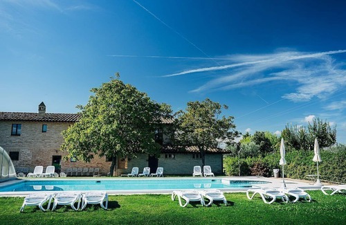 Santa Maria degli Angeli Villa | Villa Verde Luna: A characteristic and welcoming two-story age-old farm house surrounded by the greenery, with Free WI-FI.