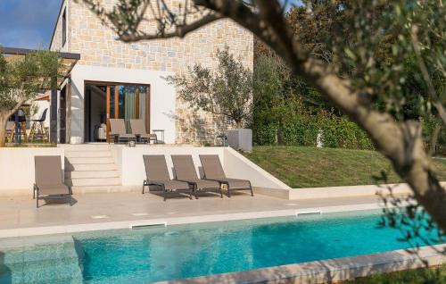Tinjan House | Villa-Veritas