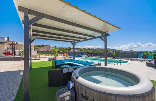 Bilice Villa | Villa VERONICA with CINEMA PROJECTOR by the HEATED POOL and JACUZZI