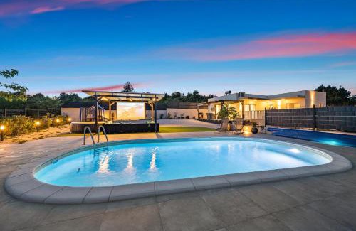 Bilice Villa | Villa VERONICA with CINEMA PROJECTOR by the HEATED POOL and JACUZZI