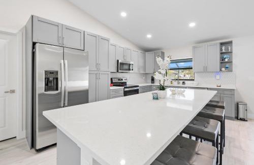 Burnt Store House | Villa Viera Modern Brand New Home and Pool