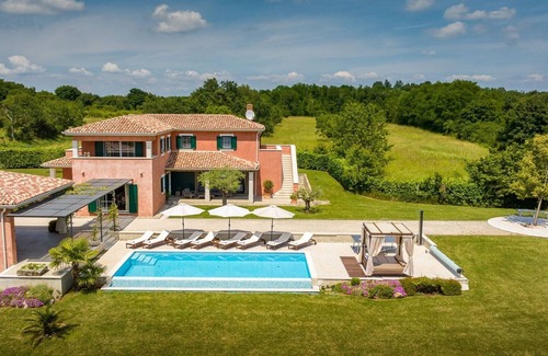 Tinjan Villa | Villa Village - with heated pool, golf course, private tennis