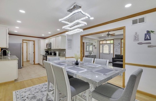 Pocono Summit House | Villa w/a Hot Tub , Fire Pit, Sunroom, Gym,Arcade