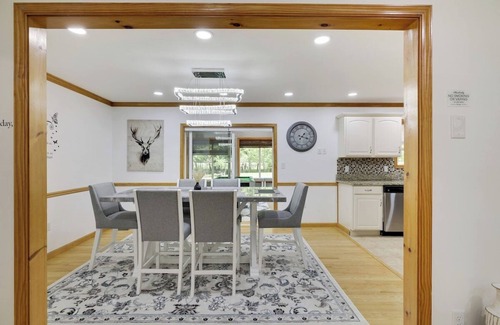 Pocono Summit House | Villa w/a Hot Tub , Fire Pit, Sunroom, Gym,Arcade
