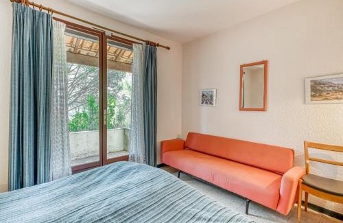 Prades-sur-Vernazobre Villa | Villa w Garden & Guest House