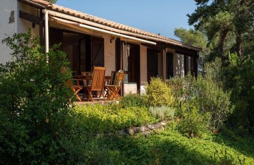 Prades-sur-Vernazobre Villa | Villa w Garden & Guest House