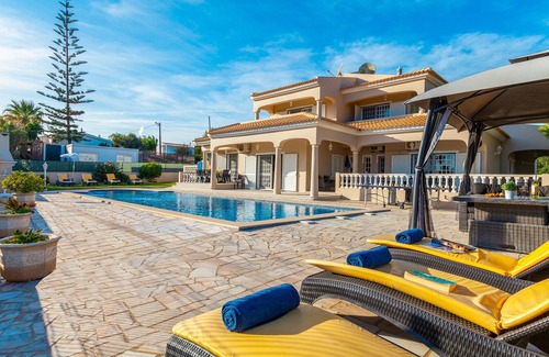 Vale Navio Villa | Villa w/heatable pool & BBQ, Albufeira