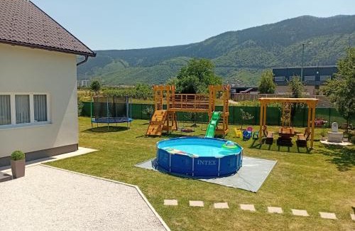 Ilidza Villa | Villa 'Whispering Pines' Ilidža