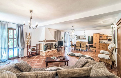 Medvidici Villa | Villa White Stone - Three Bedroom Villa, Sleeps 6