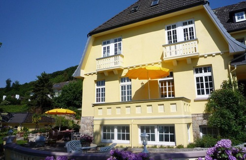 Bad Pyrmont Apartment | Villa with a view of the Weserbergland