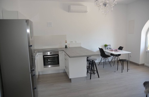 Ploce House | VILLA with 3 luxory rooms for rent with kitchen and laundry. on the main road.
