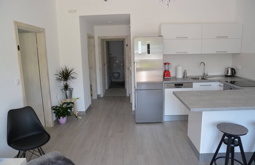 Ploce House | VILLA with 3 luxory rooms for rent with kitchen and laundry. on the main road.