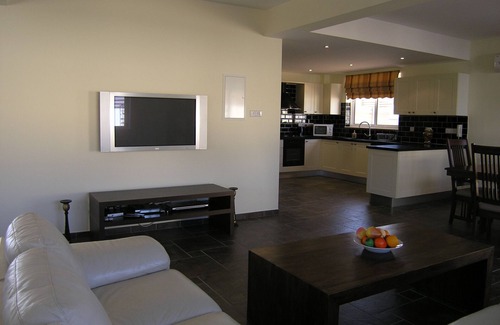Alethriko Villa | Villa With Amazing 10 M X 5 M Infinity Pool, Free Wifi, In A Quiet Village.