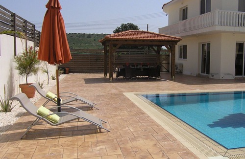 Alethriko Villa | Villa With Amazing 10 M X 5 M Infinity Pool, Free Wifi, In A Quiet Village.
