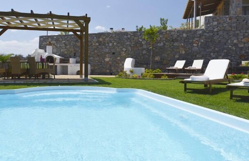 Skotino Villa | Villa with breathtaking views. Sandy beach 8 minutes away by car.