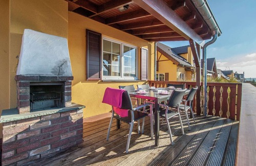 Kronenburg Villa | Villa with bubble bath, solarium and fireplace