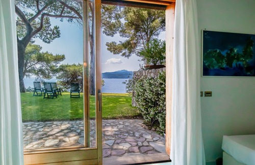 Madonna delle Grazie Villa | Villa with infinity pool and private access to the sea
