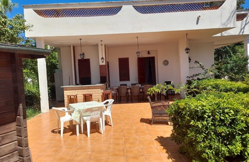 Sessa Aurunca Villa | Villa with large garden and outdoor patio 50 mt from the sea