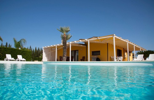Melissano Villa | Villa with large swimming pool Salento