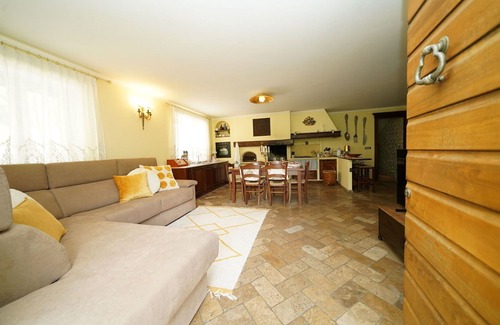 Gragnola Villa | Villa with pool, A/C, garden, Lunigiana