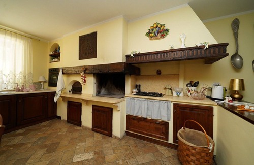 Gragnola Villa | Villa with pool, A/C, garden, Lunigiana