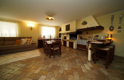 Gragnola Villa | Villa with pool, A/C, garden, Lunigiana