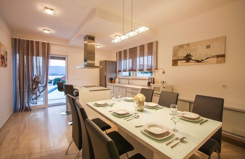 Okrug Gornji Villa | 'Villa With Private Pool And Sea Views - Villa Leona