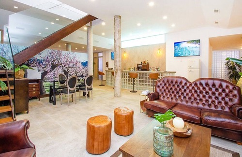 Establiments Villa | Villa with salt water pool